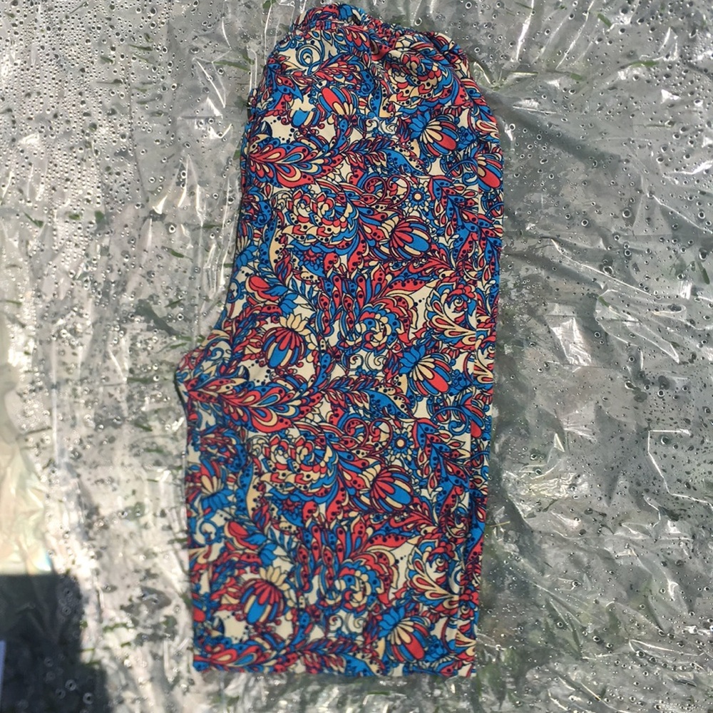 EUC LuLaRoe Paisley Leggings